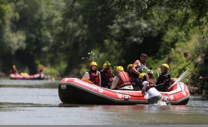 Düzce'de sıcak hava nedeniyle rafting parkurlarına talep arttı