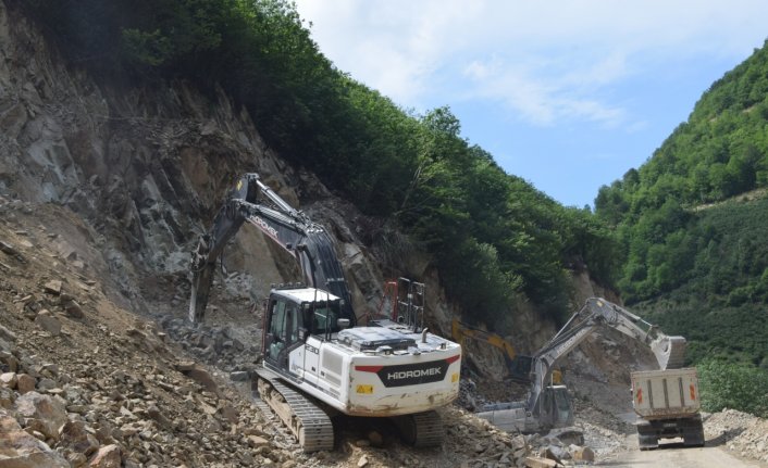 Giresun'da köy grup yolunda çalışmalar sürüyor