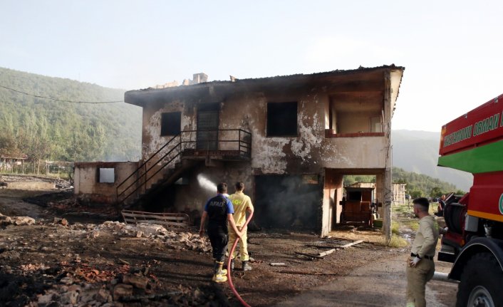 Kastamonu'da köyde çıkan yangında 11 ev yandı