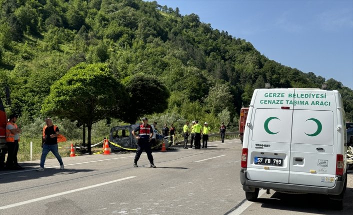 Sinop'ta otomobille sağlık personelinin bulunduğu araç çarpıştı, 4 kişi öldü, 2 kişi yaralandı