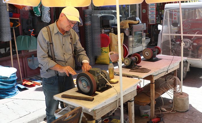 Havza'da bıçak bileme tezgahlarında yoğunluk yaşanıyor