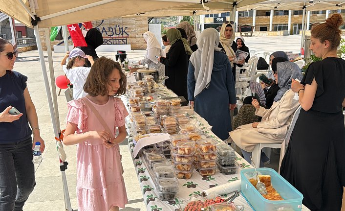 KADEM Karabük temsilciliği, Gazze'ye destek olmak için hayır çarşısı kurdu