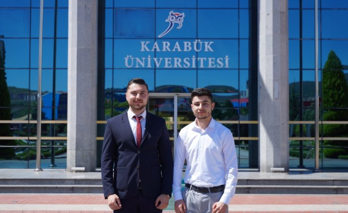 Karabük Üniversitesi öğrencisi Suriyeli ağabey kardeş, mühendislik fakültesini dereceyle bitirdi