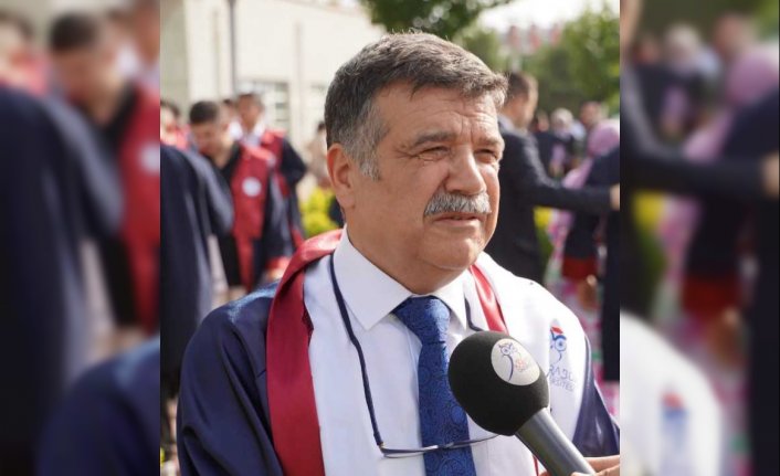 Karabük'te 60 yaşındaki makinist, üniversitede okuduğu bölümden birincilikle mezun oldu