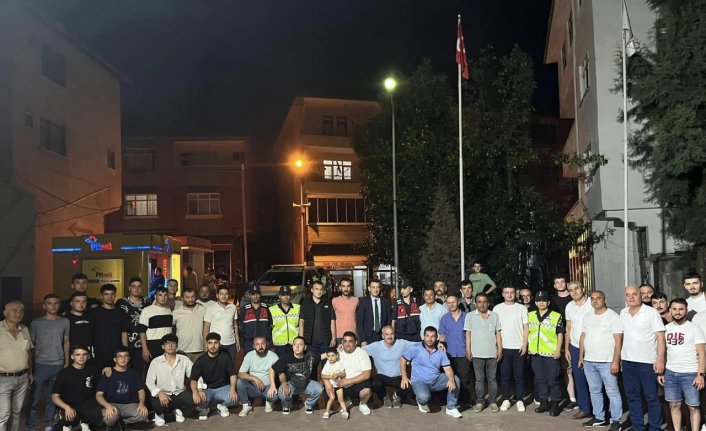 Karabük'te kavga ihbarına giden jandarmaya meşaleli sürpriz kutlama