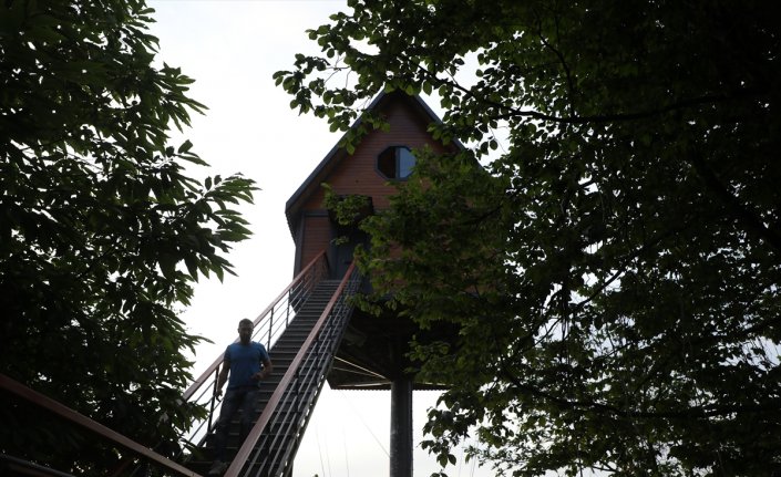 Karadenizli kaportacı 12 metrelik demir direğin üzerine 70 metrekarelik ev yaptı