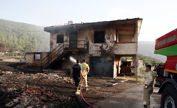 Kastamonu'da köyde çıkan yangında 10 ev yandı