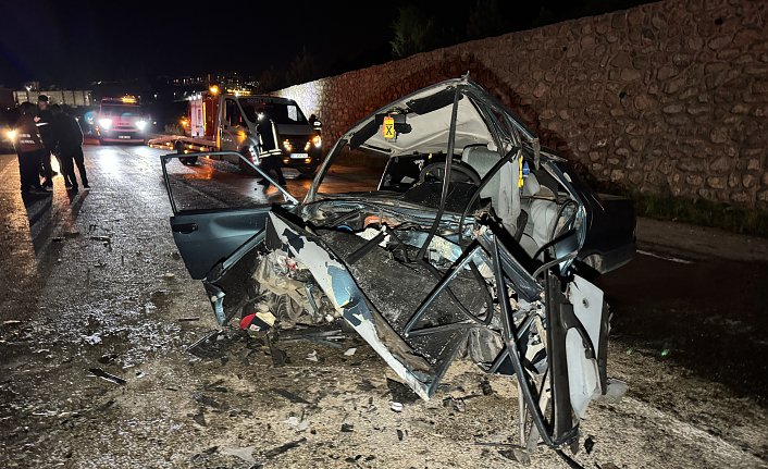 Kastamonu'da otomobil ile hafif ticari araç çarpıştı, 2 kişi öldü 3 kişi yaralandı