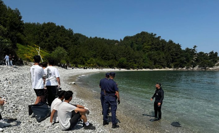 Kastamonu'nun Ginolu Limanı ve koyunda öğrencilerle dalgıçlar temizlik yaptı