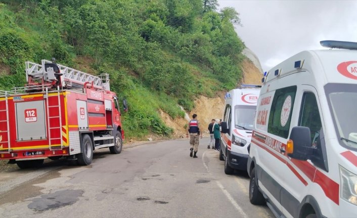 Ordu'da uçuruma yuvarlanan otomobildeki 5 kişi yaralandı