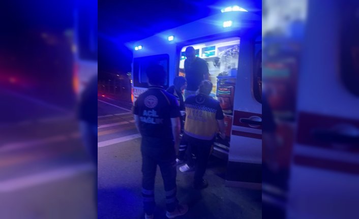 Rize'de ambulans ile otomobilin çarpıştığı kazada sağlık personeli yaralandı
