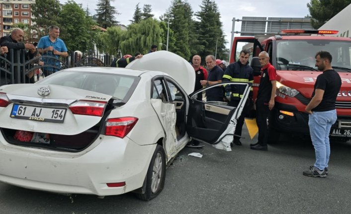 Rize'deki trafik kazasında 3 kişi yaralandı