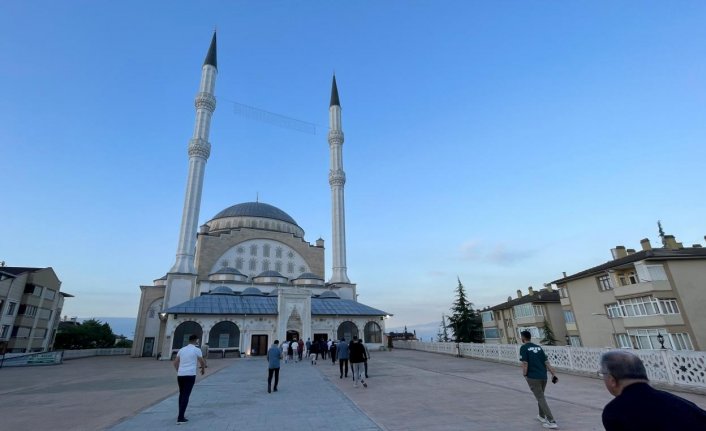 Sakarya, Düzce ve Karabük'te bayram namazı kılındı