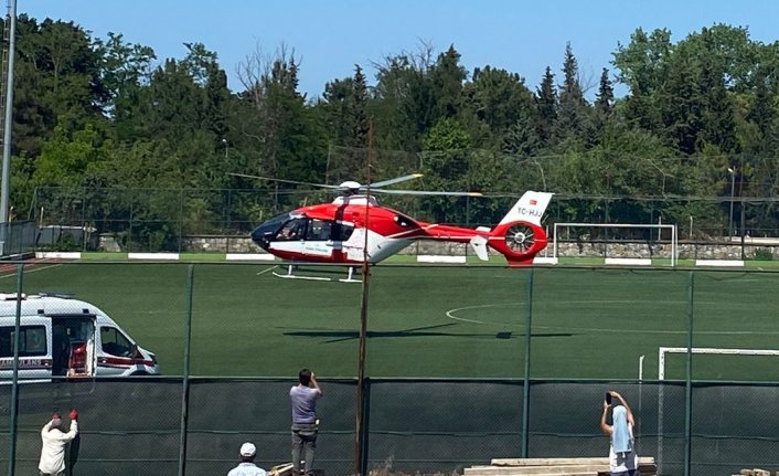 Yakakent'da boğulma tehlikesi geçiren çocuk ambulans helikopterle hastaneye kaldırıldı