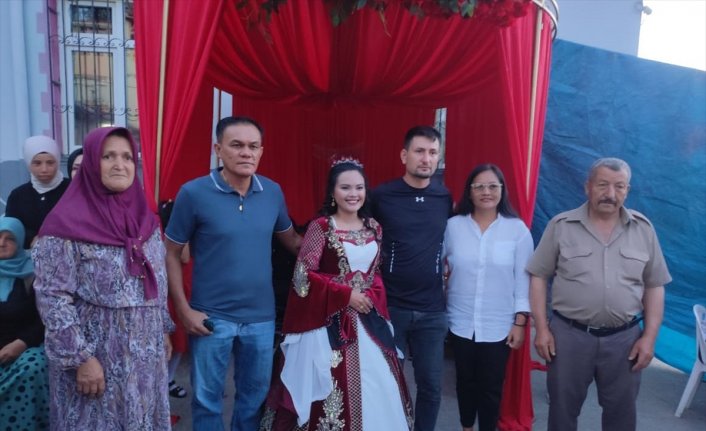 Samsunlu genç, sosyal medyadan tanıştığı Filipinli kızla evlendi