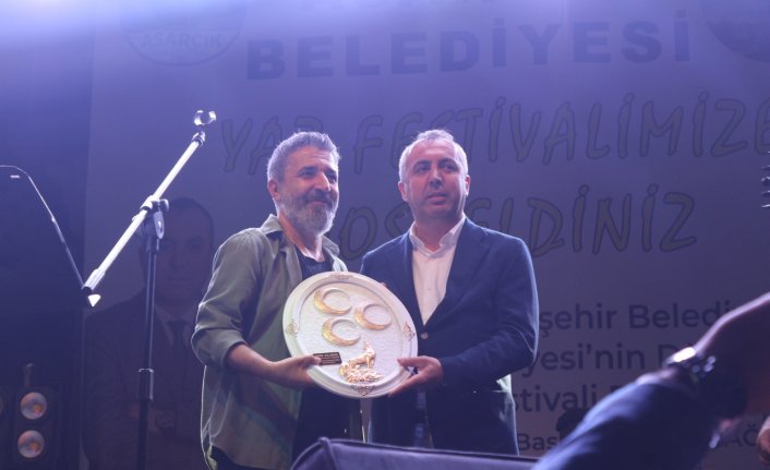 Şarkıcı Ali Kınık, Asarcık Yaz Festivali'nde sahne aldı