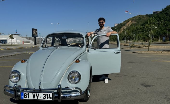 Telefonunu satıp ilk arabasını alan Trabzonlu genç nostaljik araba koleksiyoncusu oldu