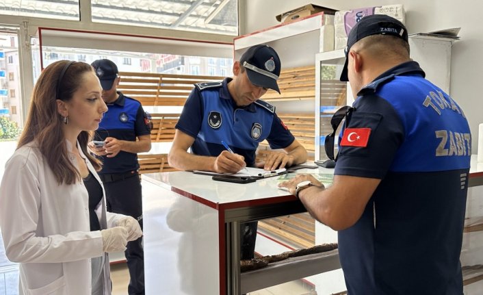 Tokat zabıta ekipleri marketlerde denetim yaptı