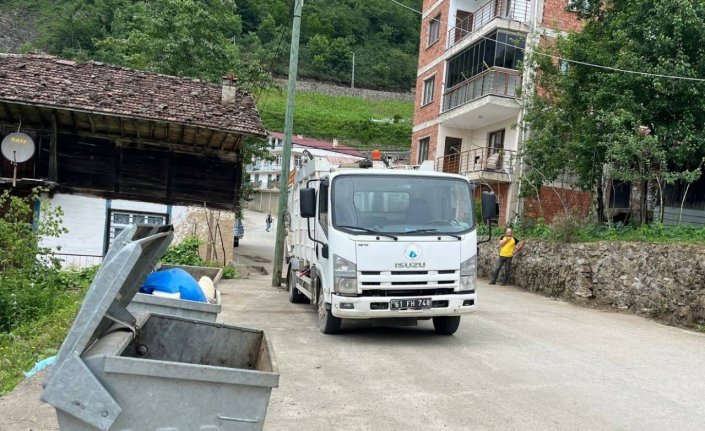 Trabzon'da çöp kamyonu ile direk arasında sıkışan işçi öldü