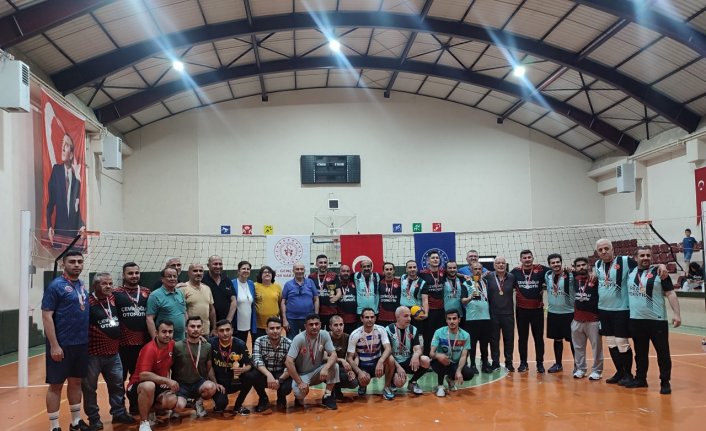 Yeniçağa'da kurumlar arası voleybol turnuvası düzenlendi