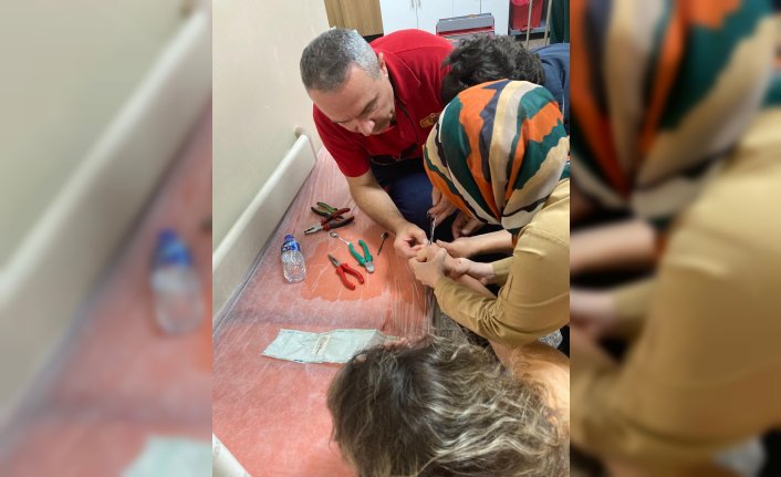 Zonguldak'ta parmağına yüzük sıkışan kadını itfaiye ekipleri kurtardı