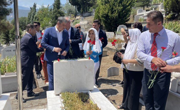 15 Temmuz şehitleri Metin Arslan ve Barış Efe, Karabük'te mezarları başında anıldı