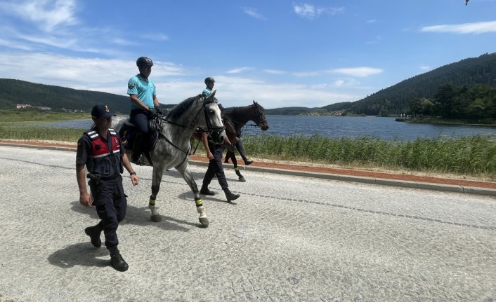 Abant'ta atlı jandarma timleri görevde