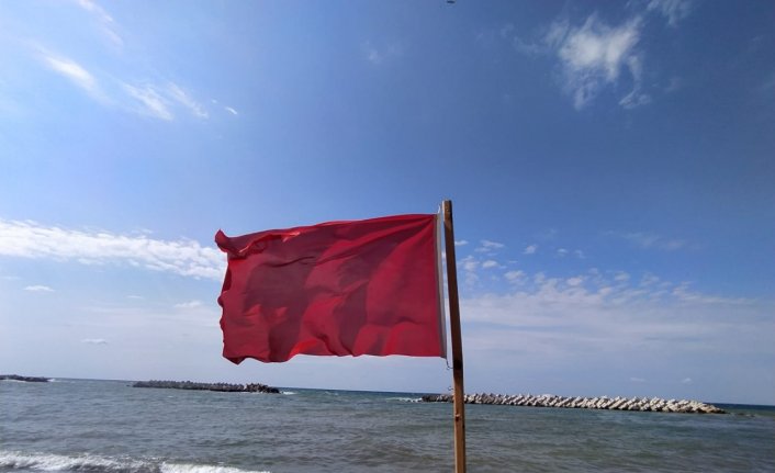 Akçakoca'da olumsuz şartlar nedeniyle denize girilmesine izin verilmiyor