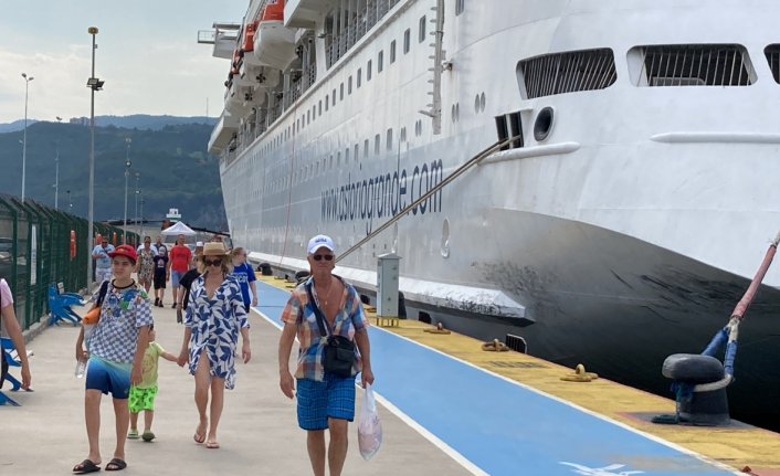 Amasra “Astoria Grande“ kurvaziyerini ağırladı