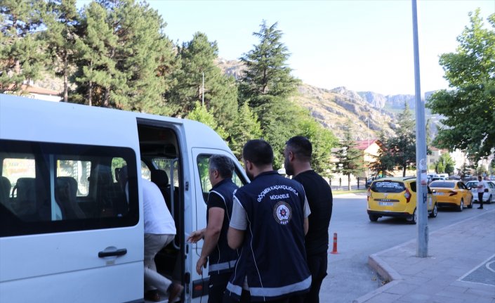 Amasya'da araçlarda 15 düzensiz göçmen yakalandı