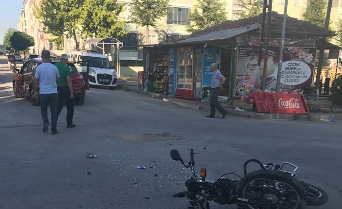 Amasya'da otomobille çarpışan motosikletin sürücüsü yaralandı