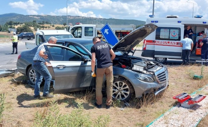 Amasya'da otomobille hafif ticari aracın çarpışması sonucu 6 kişi yaralandı