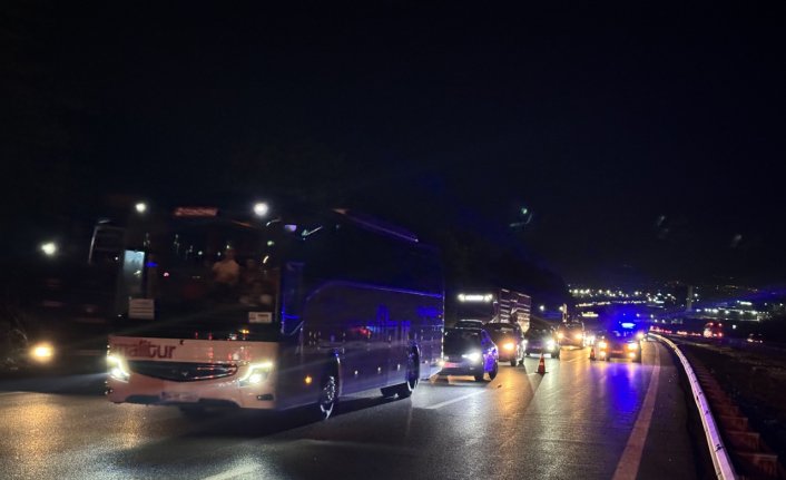 Anadolu Otoyolu Düzce kesiminde zincirleme trafik kazası ulaşımı aksattı