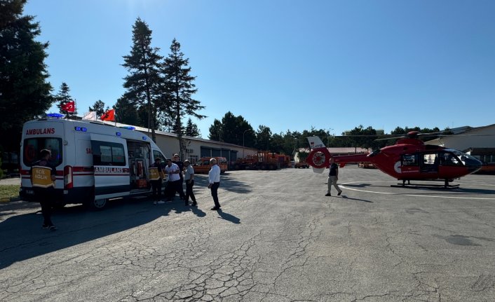 Bartın'da ambulans helikopter bacağından yaralanan kişi için havalandı