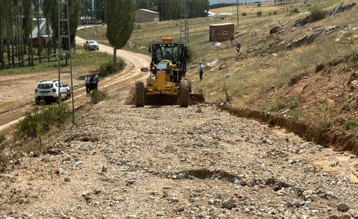 Bayburt'ta sağanak nedeniyle 4 köy yolunda hasar oluştu