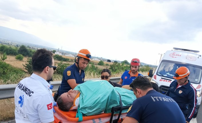 Bolu'da devrilen kamyonetin sürücüsü yaralandı