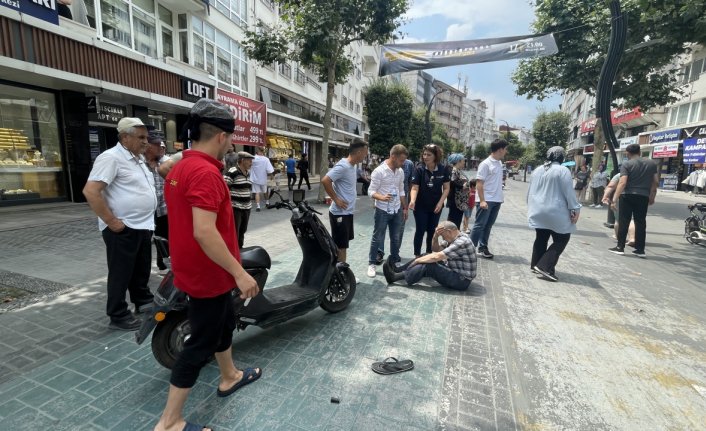 Bolu'da motosikletin çarptığı yaya yaralandı