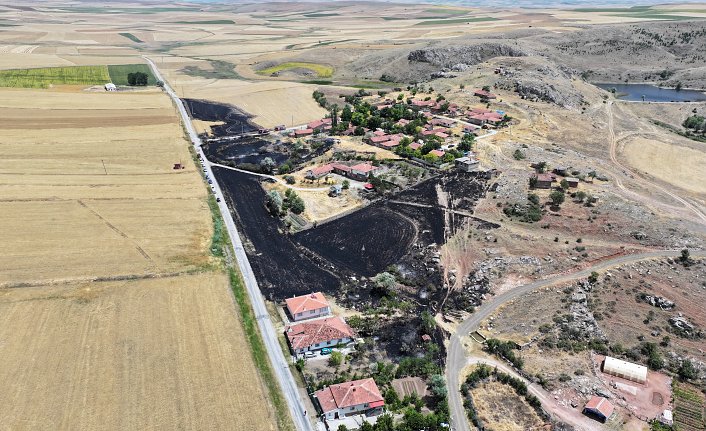 Çorum'da otların tutuşturulmasıyla başlayan yangında 31 dekar ekili alan yandı