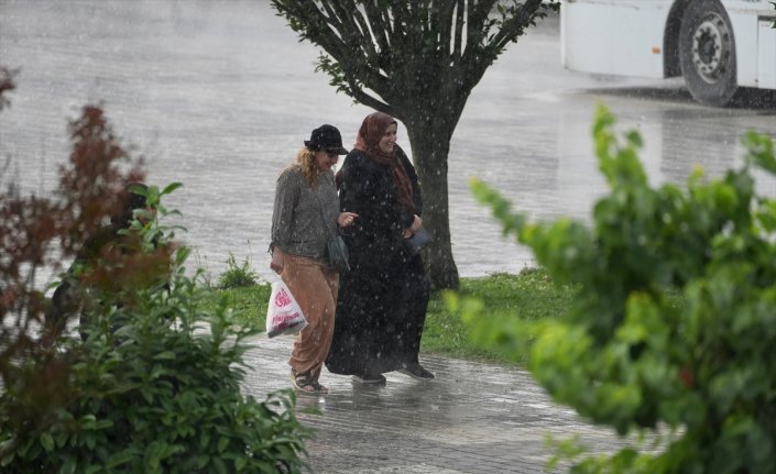 Düzce'de kısa süreli sağanak