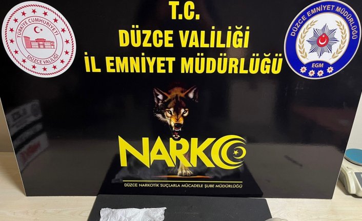 Düzce'de uyuşturucu ticareti yaptığı iddia edilen taksici tutuklandı