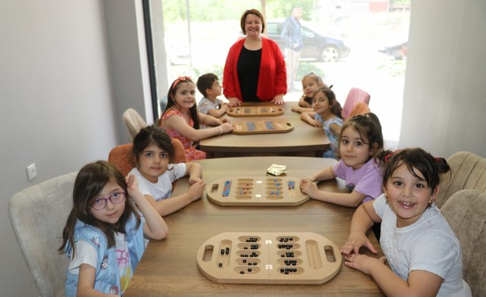 Geleneksel Türk zeka oyunlarını gelecek nesillere aktarmaya çalışıyor