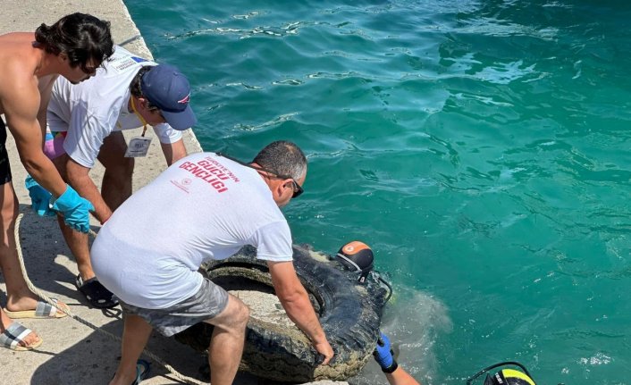 Gerze ilçesinde deniz dibi temizliği yapıldı