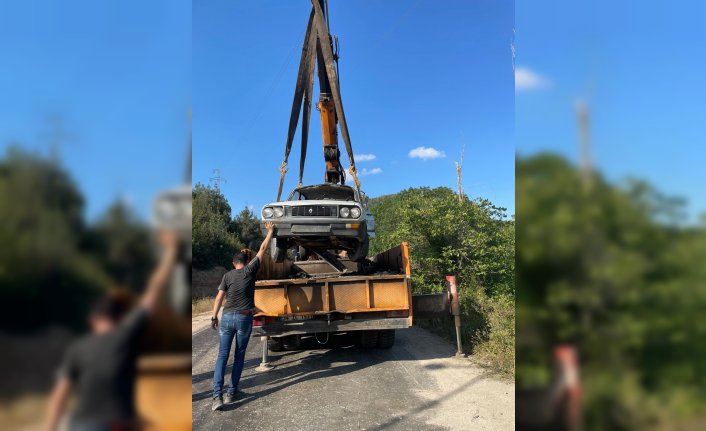 Göynük'te şarampole devrilen otomobilin sürücüsü yaralandı