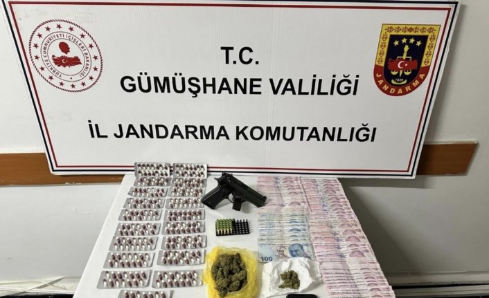 Gümüşhane'de gerçekleştirilen operasyonda uyuşturucu madde ile para ele geçirildi