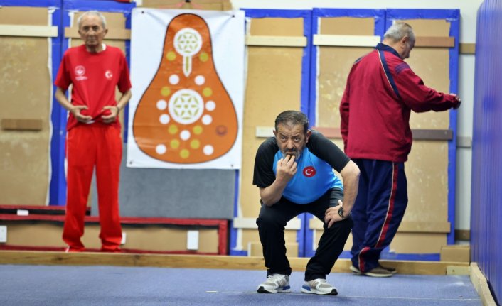 Huzurevi bocce takımının kaptanlığı 78 yaşındaki “Şahin Amca“ya emanet