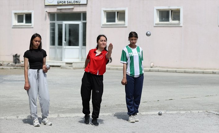 Milli bocce sporcusu ve tıp öğrencisi Selma Kalanç, Dünya Şampiyonası'na hazırlanıyor