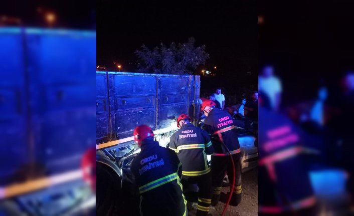 Ordu'da park halindeki tıra çarpan otomobilin sürücüsü öldü