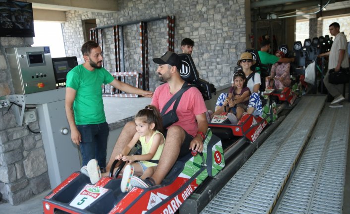 Ordu'da turistler dağ kızağı heyecanı yaşıyor