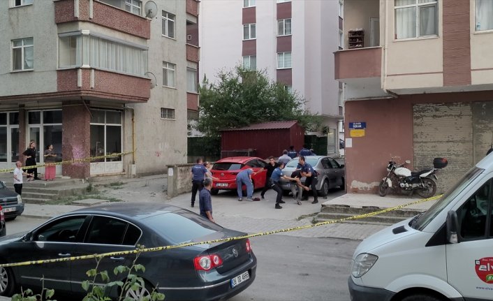 Samsun'da eşiyle tartışan ve baltayla eve girmeye çalışan şüpheli gözaltına alındı