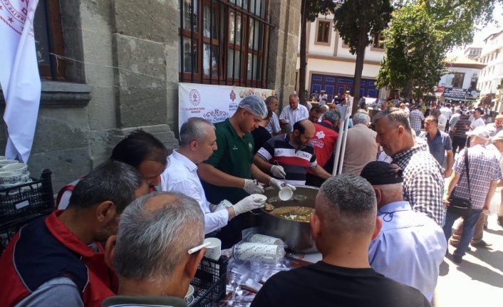 Samsun'da muharrem ayı dolayısıyla aşure dağıtıldı